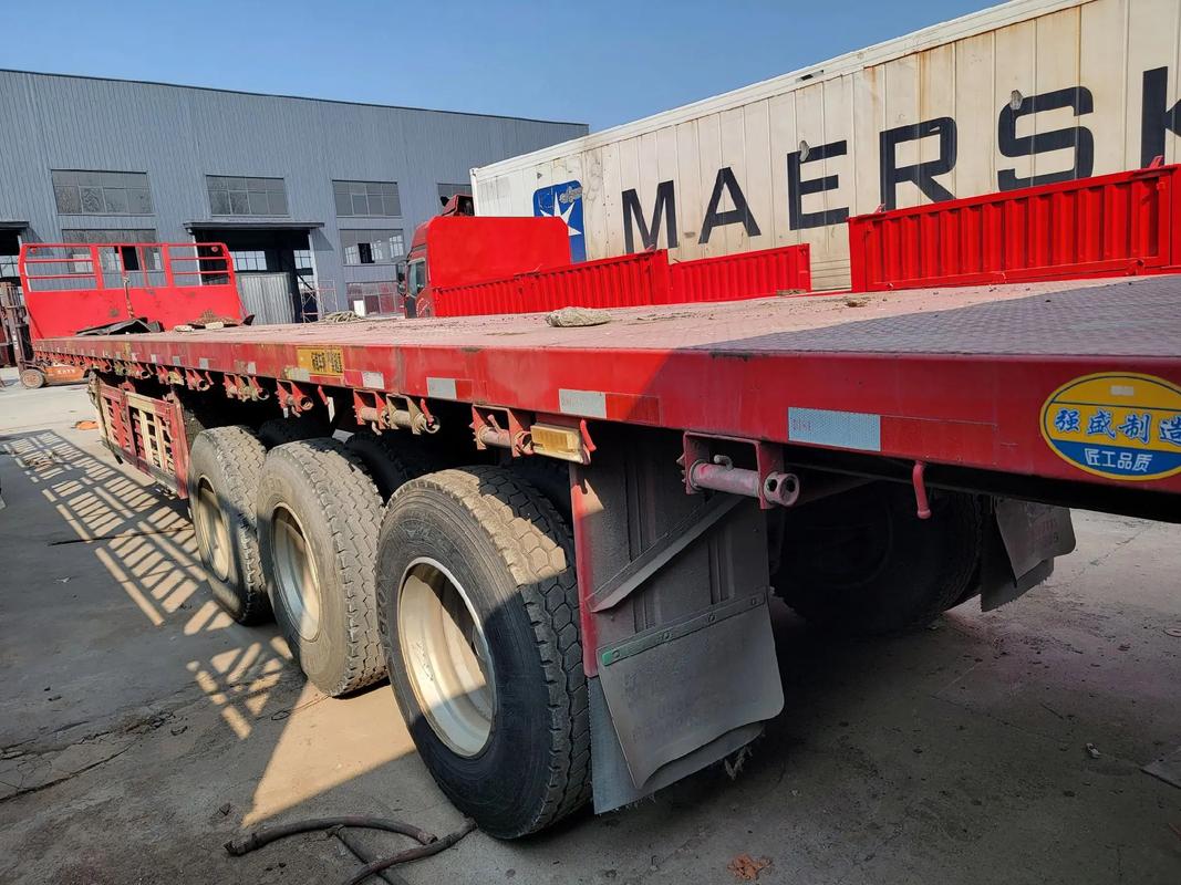 转让2022年5月重型平板半挂车 13米长，2.55米宽，手续齐全