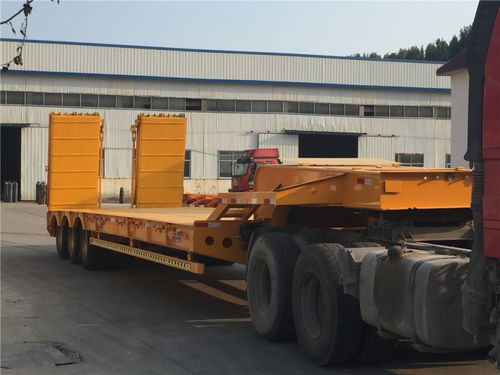 半挂车规格解析 高低平板与挖机板载重、价格及配件指南